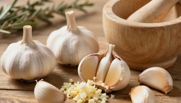 Garlic under the feet: why this popular practice can irritate your skin (and what science says)