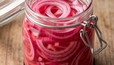 Homemade Pickled Red Onions