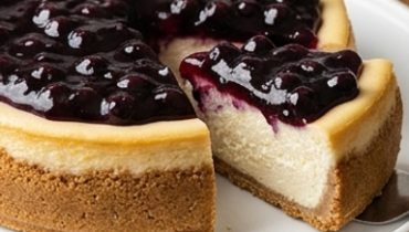 Fresh Blueberry Cheesecake with Homemade Crust