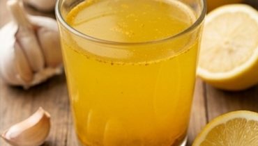Turmeric, Garlic and Lemon Detox Drink