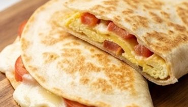 Egg, Tomato and Mozzarella Breakfast Quesadilla Egg, Tomato and Mozzarella Breakfast Quesadilla