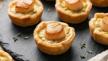 Mini-tartlets with Melting Leeks and Scallops