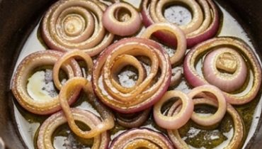 Pan-Seared Red Onions