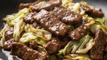 Black Pepper Beef and Cabbage Stir-Fry