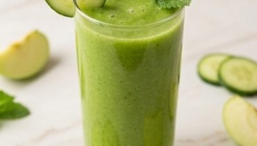 Green Detox Smoothie with Cucumber, Green Apple & Chayote