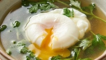 Mugwort and Poached Egg Soup