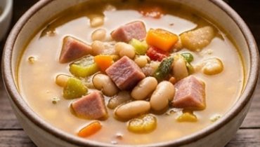 Instant Pot White Bean and Ham Soup
