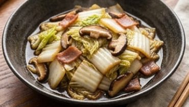 Japanese-Style Chinese Cabbage and Shiitake Mushroom Stir-Fry