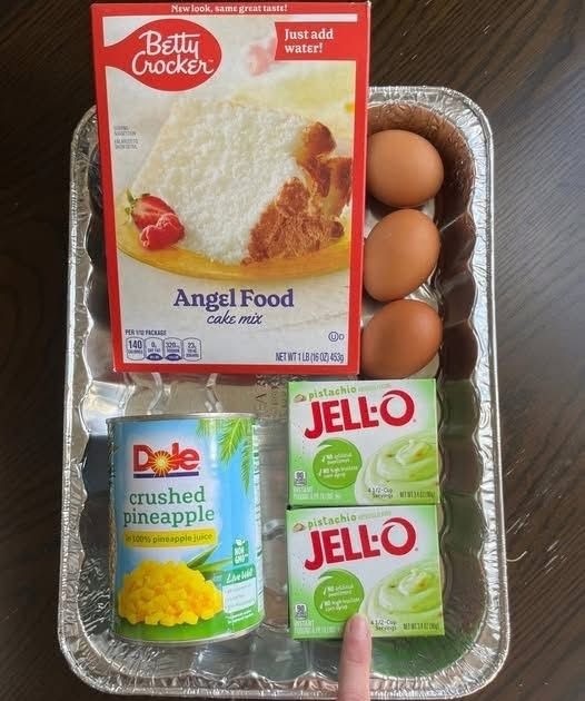 5-ingredient-pistachio-pineapple-cake-under-8-feed cover
